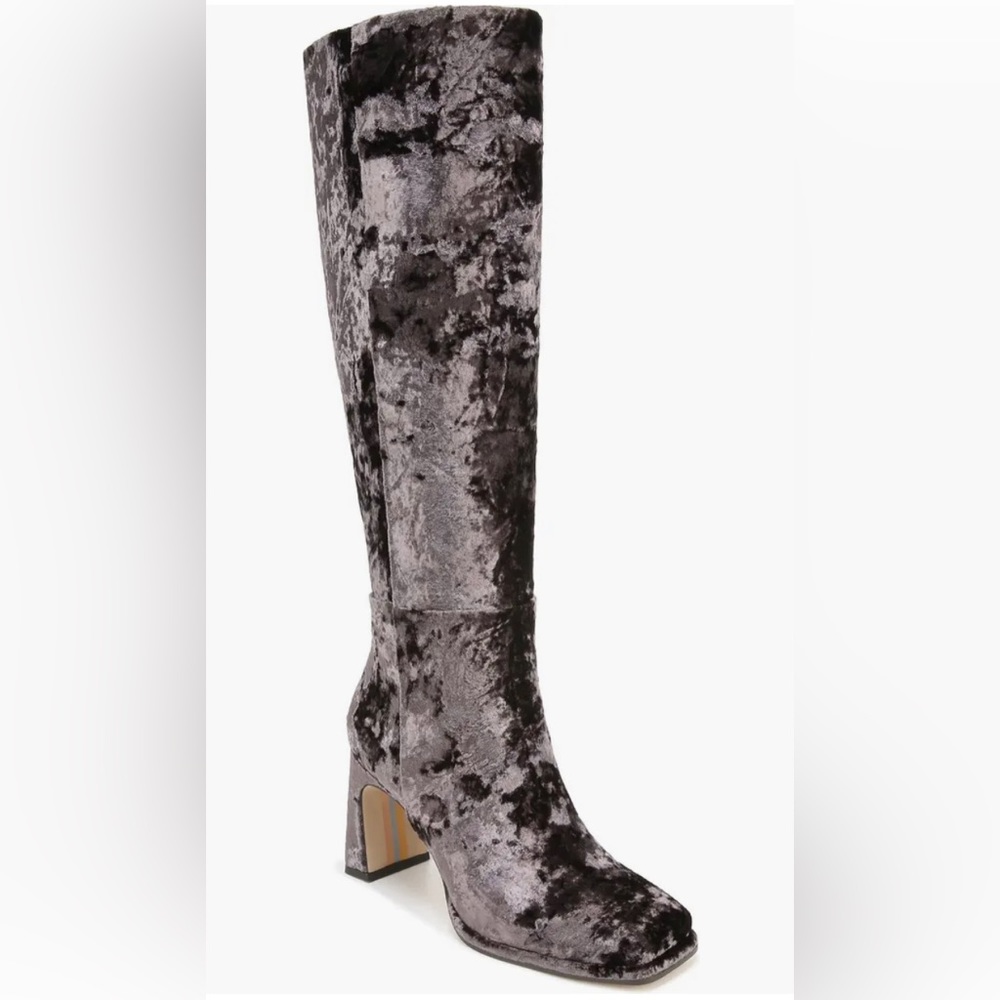 ❤️Knee high boots. Eye catching velvety outer- dramatic charcoal grey.